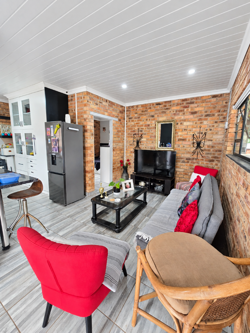4 Bedroom Property for Sale in Wilkoppies North West